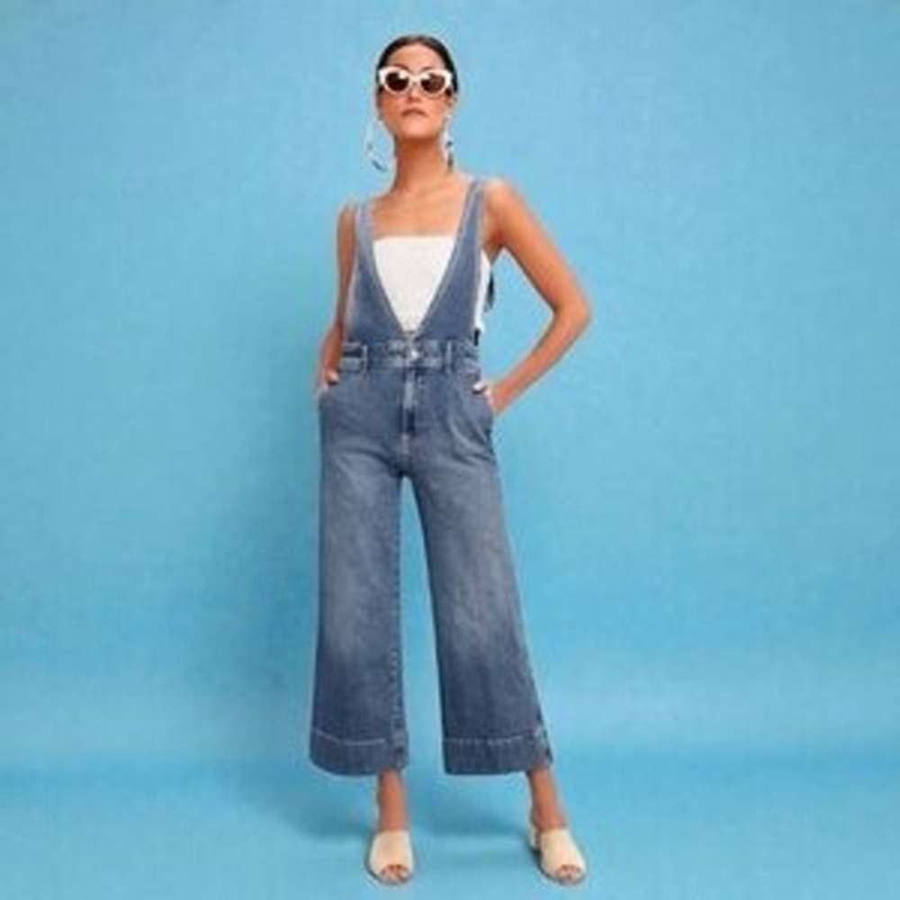 Free People A-Line Medium Wash Denim Wide Leg Deep V Overalls Size 8 Blue